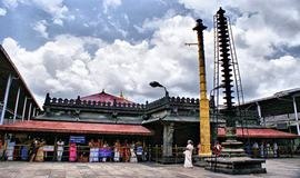 https://d3r8gwkgo0io6y.cloudfront.net/upload/mookambika temple.jpg